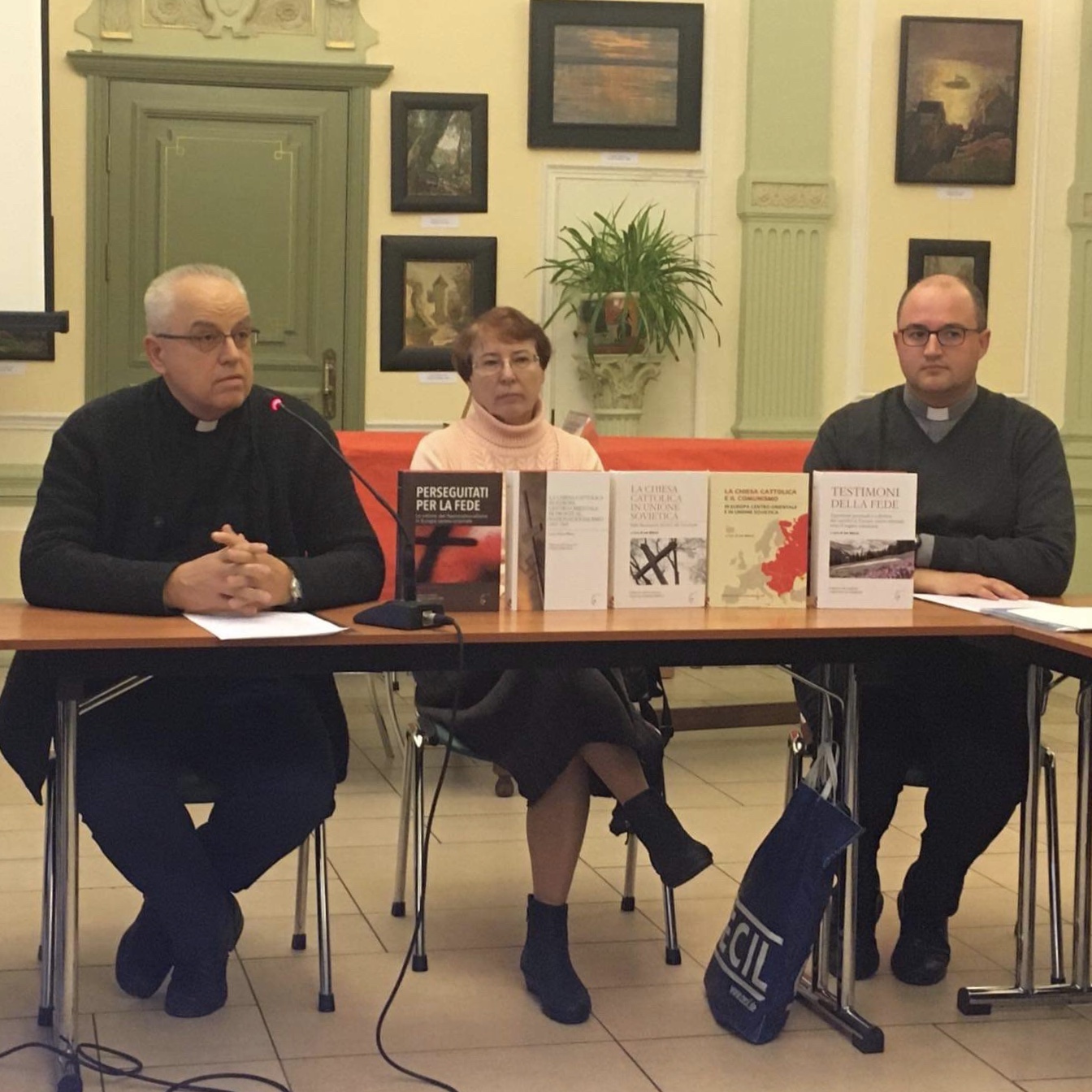 Обзор круглого стола “Католическая церковь и коммунистические режимы в Восточной Европе: опыт написания истории”