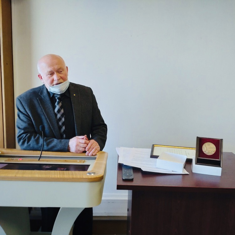 28 февраля 2022 г. на заседании Ученого совета ИВИ РАН в.н.с. ИВИ РАН, к.и.н. Виктору Владимировичу Ищенко была вручена памятная медаль «75 лет Победы в Великой Отечественной войне 1941-1945 годов» 