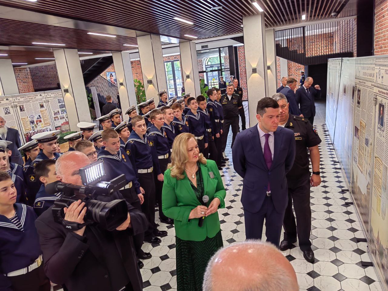 Передвижная стендовая выставка «Российские педагоги и наставники: от Петра I до наших дней»