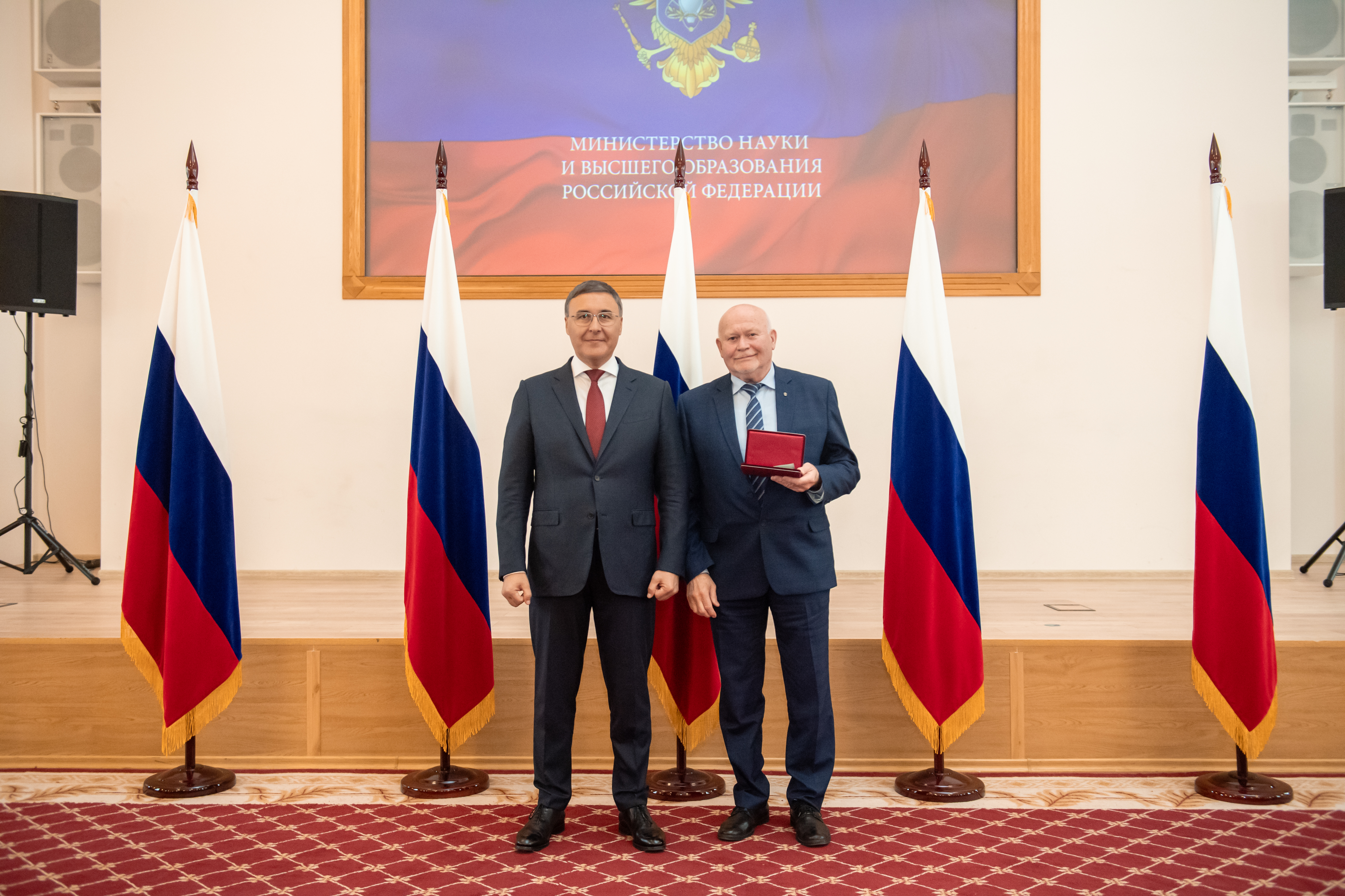 Ведущий научный сотрудник ИВИ РАН В.В. Ищенко награжден медалью ордена «За заслуги перед Отечеством» II степени