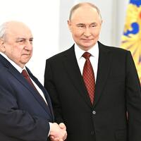 Награждение научного руководителя Института всеобщей истории Российской академии наук, академика РАН Александра Огановича Чубарьяна