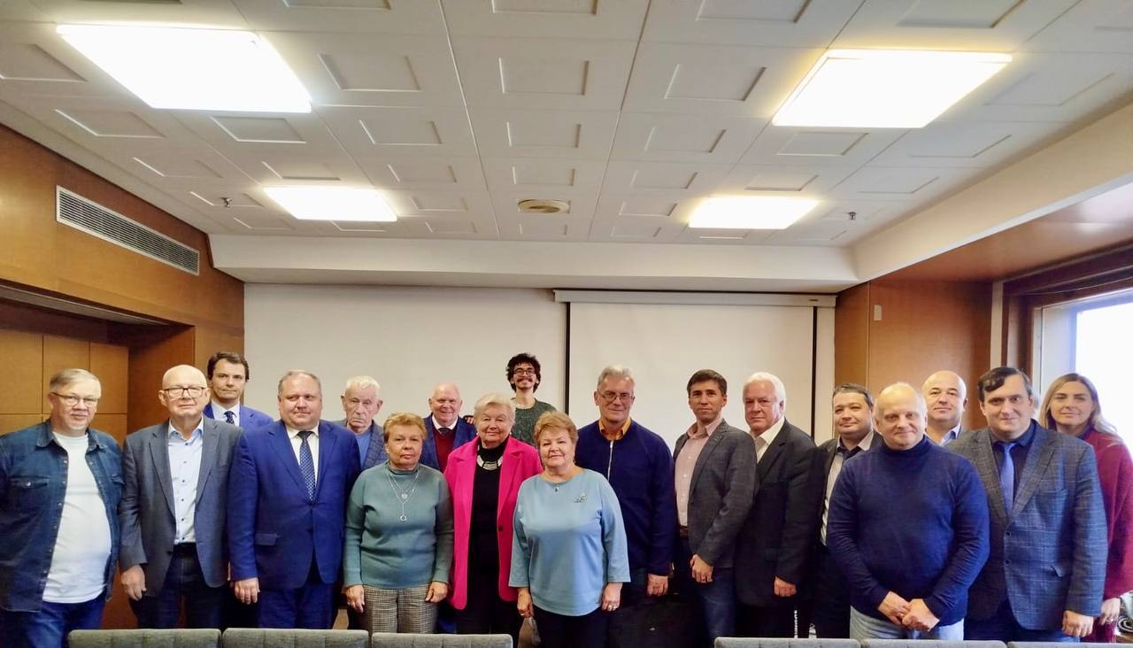 Россия между Западом и Востоком: Цивилизационное противостояние или диалог?